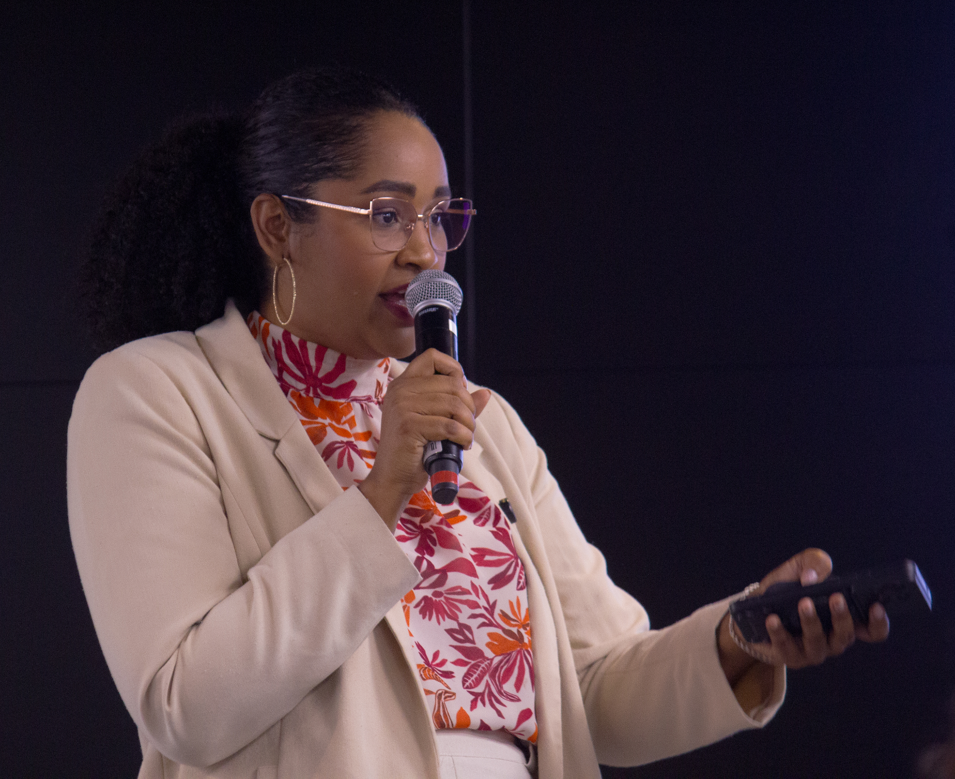 Helohá Silva em palestra sobre Direito Digital, ECA Digital e LGPD Infantil